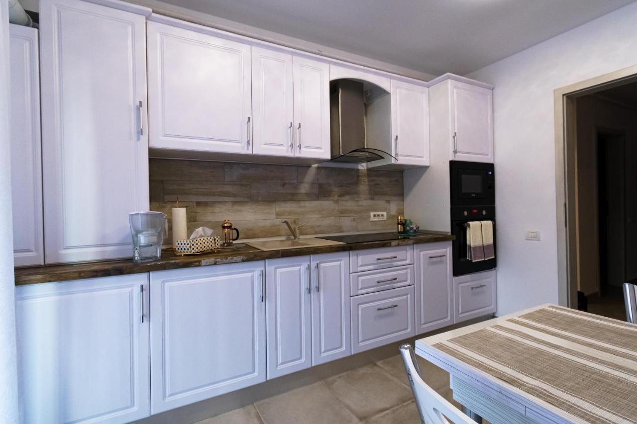 Transylvanian Apt. W/ Lrg. Terrace And Parking - Karpatenhaus บราชอฟ ภายนอก รูปภาพ