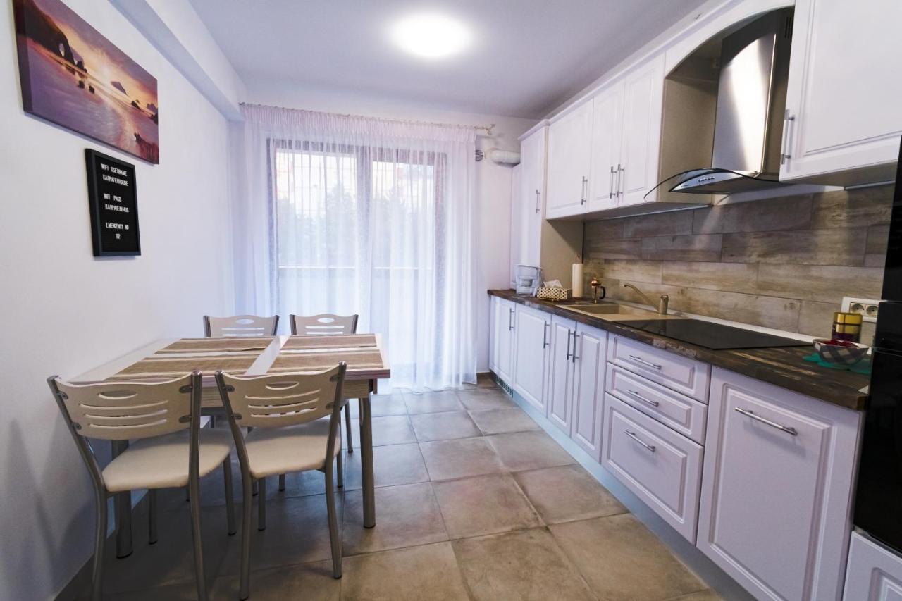 Transylvanian Apt. W/ Lrg. Terrace And Parking - Karpatenhaus บราชอฟ ภายนอก รูปภาพ